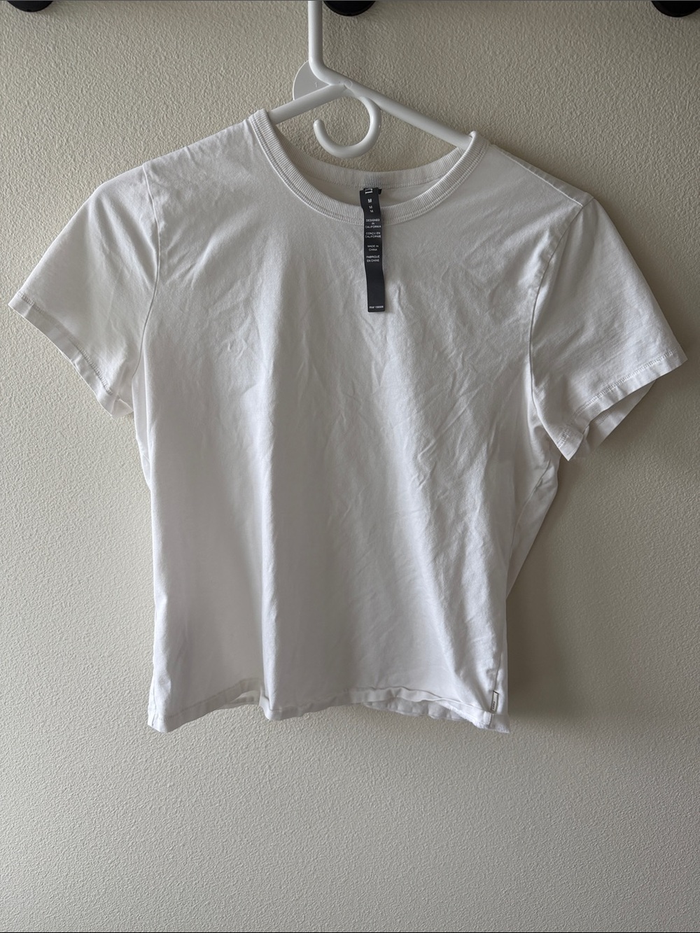 Vuori White feather baby tee